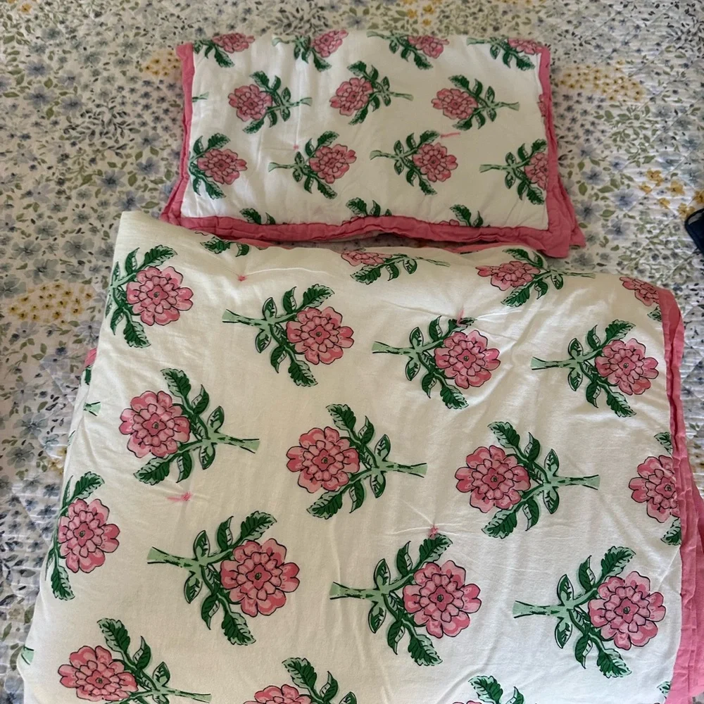 Roller Rabbit floral rosebud
